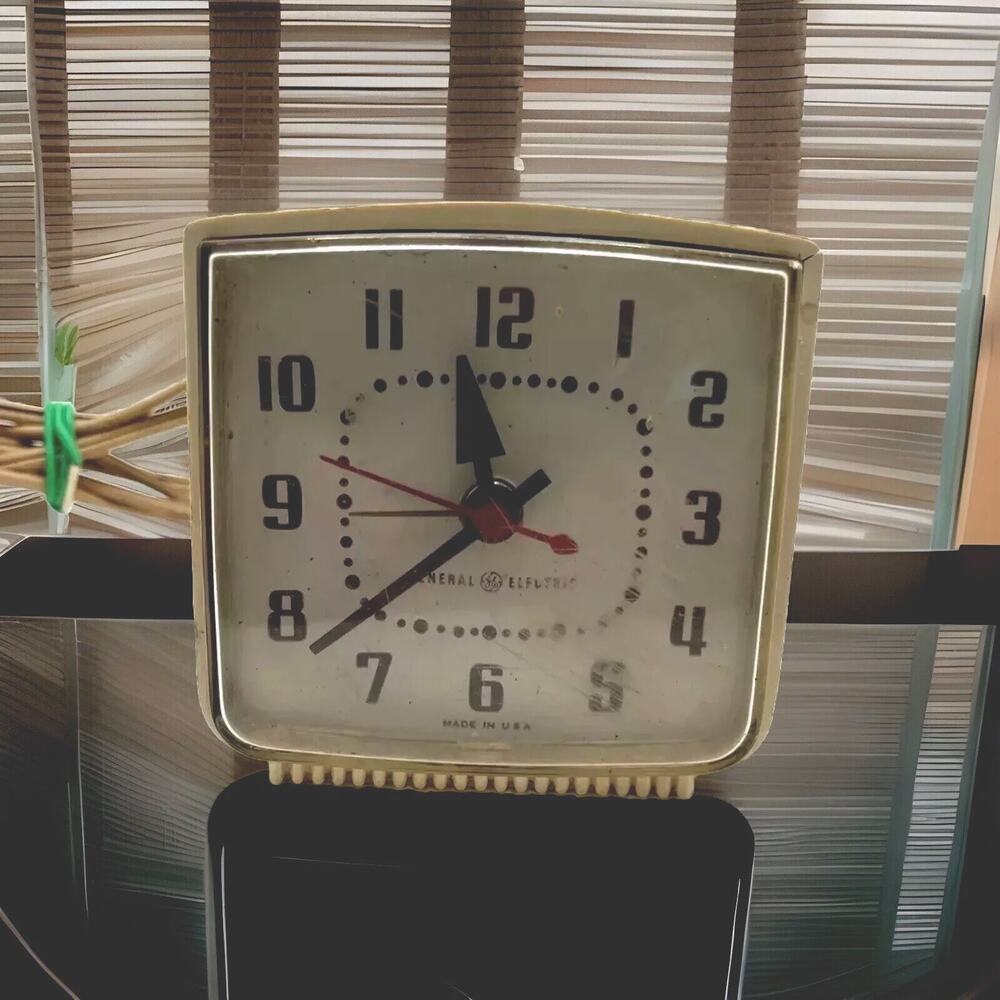 Vintage General Electric GE Alarm Clock Model 7223C *TESTED* READ